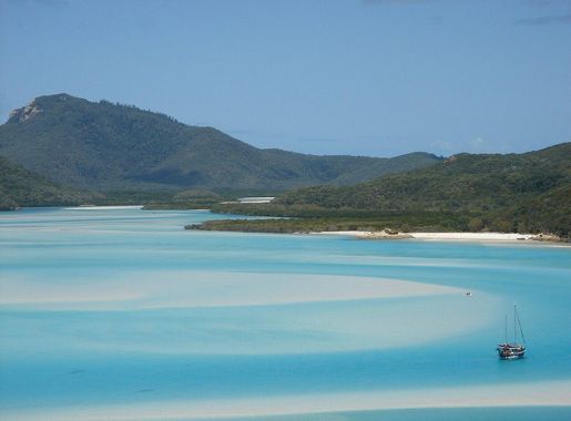 File:WhitsundayIslandBeach.JPG - Wikimedia Commons