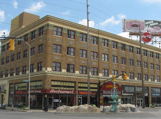 File:Fountain Square Theatre in Indianapolis.jpg - Wikipedia