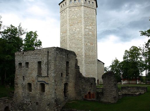 File:Paide linnuse varemed.JPG - Wikimedia Commons