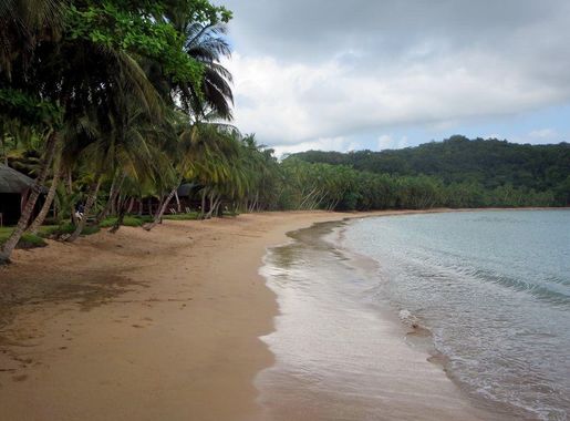 File:Praia de Coco on Bom Bom Island - Sao Tome and Principe.jpg -  Wikimedia Commons