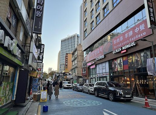 File:Central Asia Street in Seoul 02.jpg - Wikimedia Commons