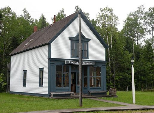 File:Ferblanterie Ouellet Village historique acadien.jpg - Wikimedia Commons