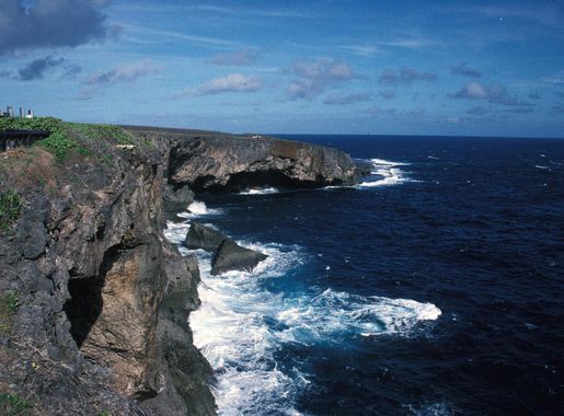 File:BANZAI CLIFF.jpg - Wikimedia Commons