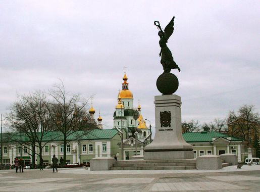 Fichier:Monument of Independence in Kharkov.jpg — Wikipédia