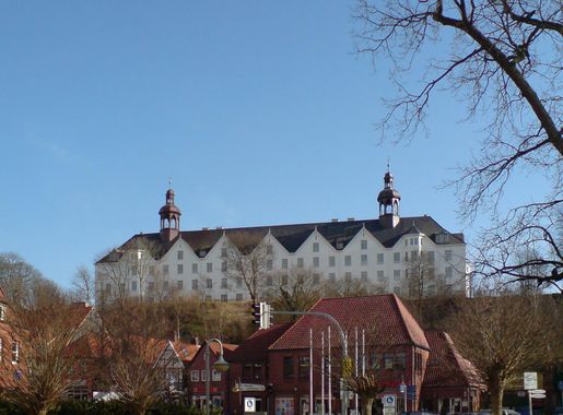 File:Schloss Plön, Stadtseite-2.JPG - Wikimedia Commons