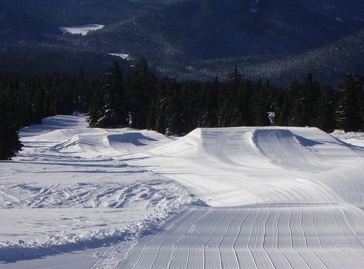 File:Wintersports terrain park P1391.jpeg - Wikimedia Commons