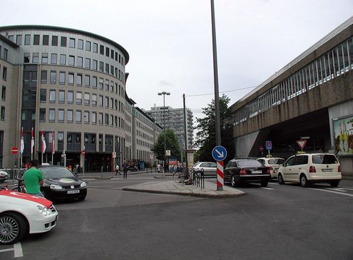 File:Neusser-Gürtel-Köln-Bezirksrathaus-075.JPG - Wikimedia Commons