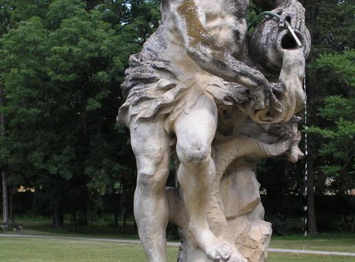 File:Fountain statue of Aquarius.JPG - Wikimedia Commons