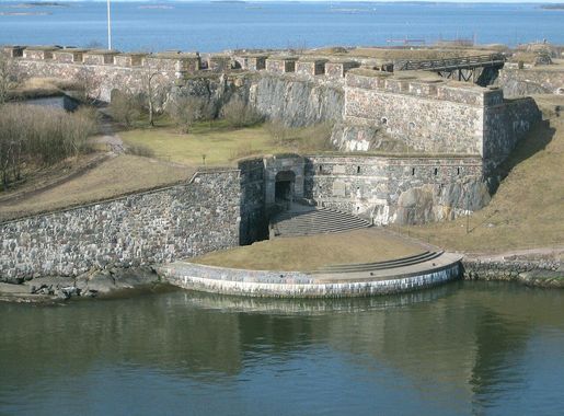 File:Kuninkaanportti of Suomenlinna Fortress.jpg - Wikimedia Commons