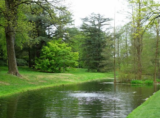 File:Small Lake - Longwood Gardens - DSC01000.JPG - Wikimedia Commons