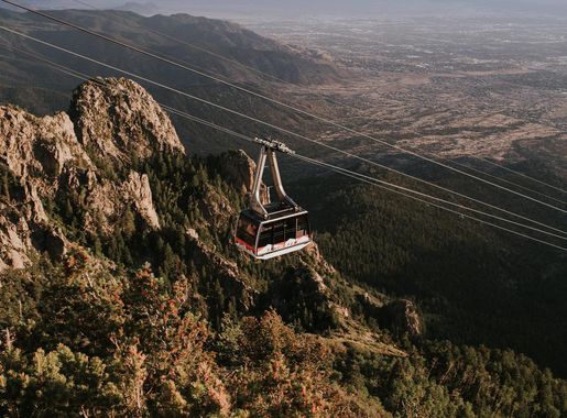 File:Sandia Peak Tramway Car by Anna Cummings Photography.jpg - Wikimedia  Commons