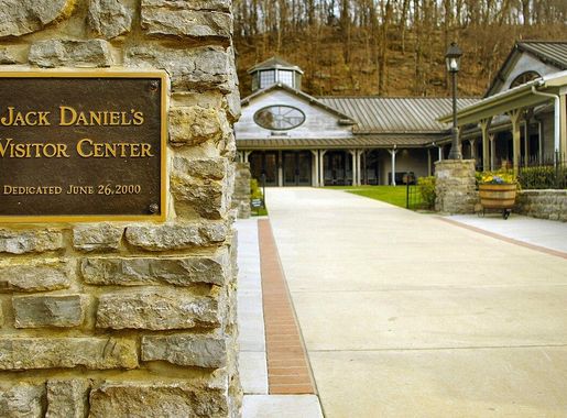 File:Jack-Daniels-visitor-center-tn1.jpg - Wikimedia Commons