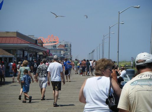 File:Rehoboth Beach boardwalk at Wilmington Avenue looking north.JPG -  Wikimedia Commons