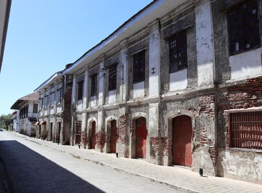 File:Vigan heritage village Calle Crisologo-Encarnacion, old houses (Vigan,  Ilocos Sur; 11-15-2022).jpg - Wikimedia Commons