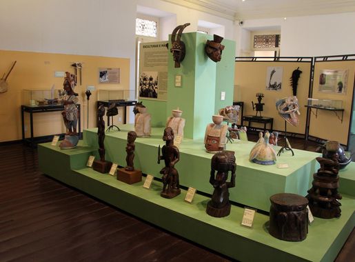 Ficheiro:Salvador, museo afro-brasileiro, sala 02.JPG – Wikipédia, a  enciclopédia livre