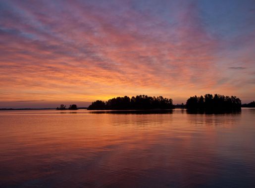 File:Sunrise, Rainy Lake.jpg - Wikimedia Commons