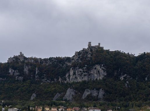 File:Monte Titano Panorama.jpg - Wikipedia