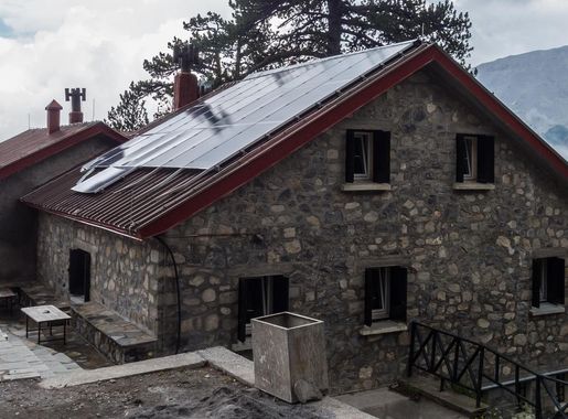 File:Spilios Agapitos hut.jpg - Wikimedia Commons