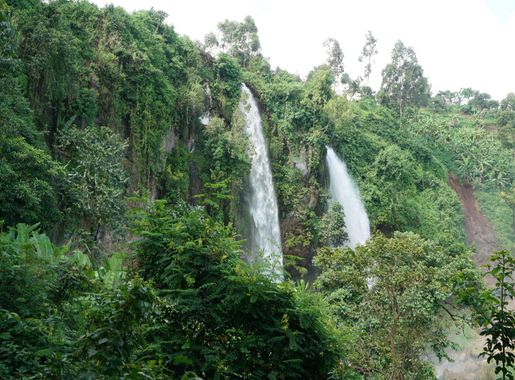 File:Sipi Falls, the picturesque waterfalls Eastern Uganda, Kapchorwa.jpg -  Wikimedia Commons