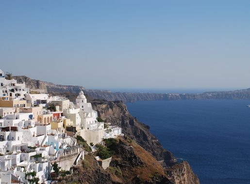 File:Santorini cliffside at sunset.jpeg - Wikimedia Commons