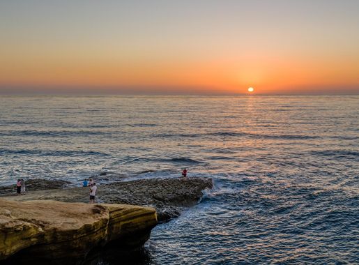 File:People at Sunset Cliffs Natural Park San Diego 2013.jpg - Wikimedia  Commons