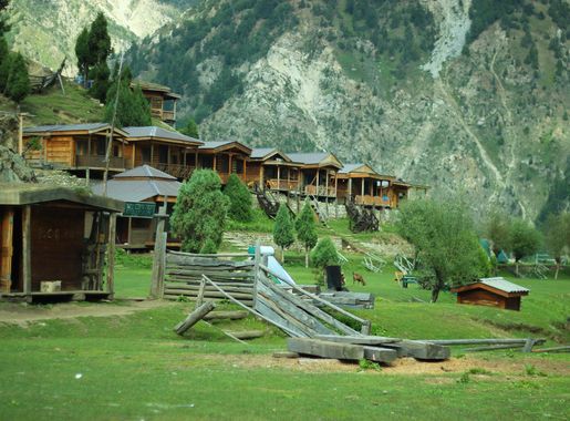 File:Cottages at Fairy Meadows Nanga Parbat.JPG - Wikimedia Commons