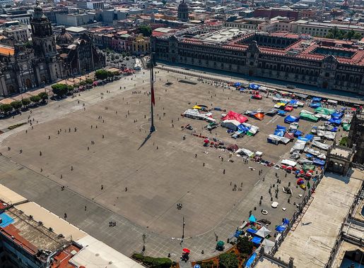 Archivo:Plaza de la Constitución - Zócalo de la Ciudad de México - 6.jpg -  Wikipedia, la enciclopedia libre