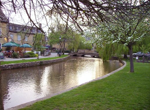 File:Bourton on the Water 5.JPG - Wikimedia Commons