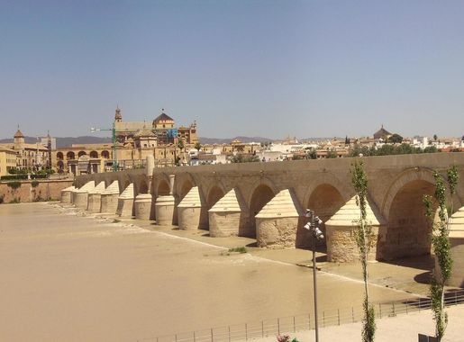 File:Puente Romano Panoramica 1.jpg - Wikimedia Commons