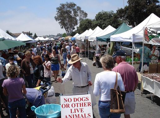 File:Hillcrest Farmers Market (160423377).jpg - Wikimedia Commons
