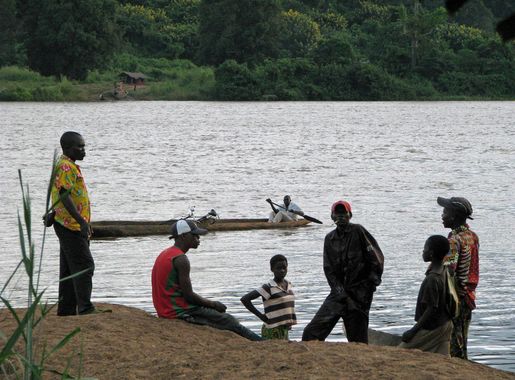 Archivo:Pescadores Mbomou.JPG - Wikipedia, la enciclopedia libre