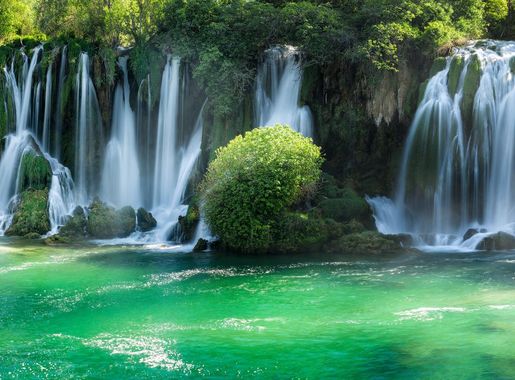 File:Kravica Waterfalls,Bosnia & Herzegovina.jpg - Wikimedia Commons