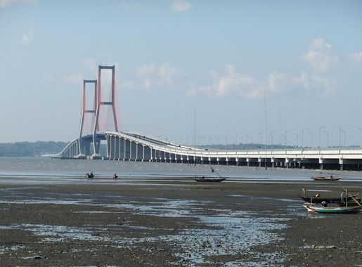 File:Suramadu Bridge 5.JPG - Wikimedia Commons