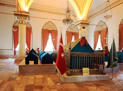 File:Sultan Orhan tomb Bursa Turkey 2013 4.jpg - Wikimedia Commons