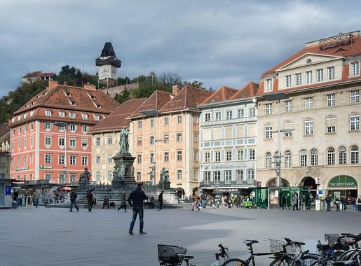 File:Graz Hauptplatz Uhrturm.jpg - Wikimedia Commons