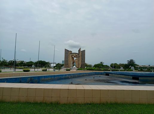 File:Monument de l'indépendance du Togo à Lomé 11.jpg - Wikimedia Commons