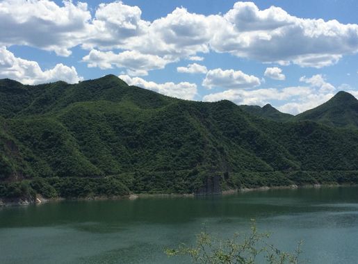 Gambar : pemandangan, bukit, sungai, lembah, Pegunungan, refleksi, fjord,  waduk, dataran tinggi, badan air, menjatuhkan, danau kawah, landform, tarn,  langit biru dan awan putih, melewati gunung, fitur geografis, bentang alam  pegunungan 3264x2448 - -