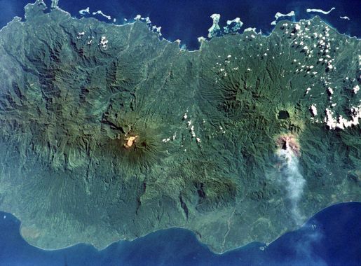 File:MtBalbiToreNASA.jpg - Wikipedia