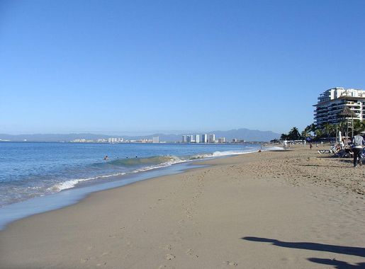 File:Plage à Puerto Vallarta.JPG - Wikimedia Commons