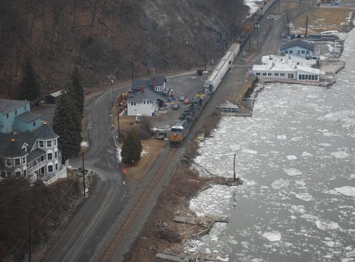 File:Hudson River from walkway in winter 5.JPG - Wikimedia Commons