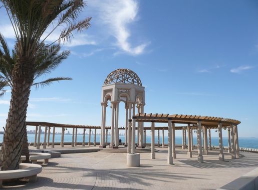 File:The Salmiya waterfront.jpg - Wikimedia Commons