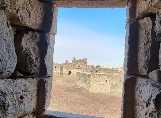 ملف:View of courtyard of Azraq Castle.jpg - ويكيبيديا