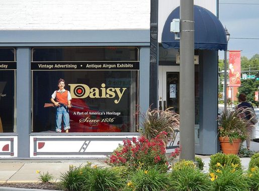 File:Daisy Airgun Museum in Rogers, AR.jpg - Wikimedia Commons