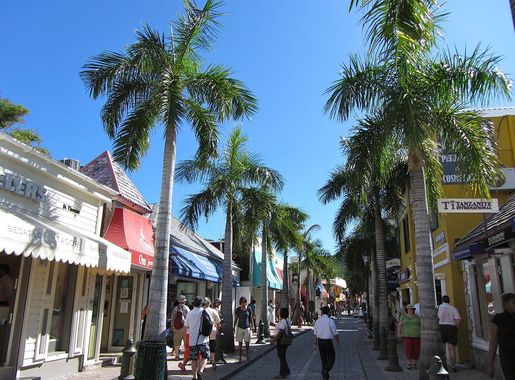 File:Palm Tree Lined Front Street Shops (6545978013).jpg - Wikimedia Commons