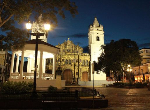 Archivo:Plaza de la Catedral. Casco Antiguo de Panama.JPG - Wikipedia, la  enciclopedia libre