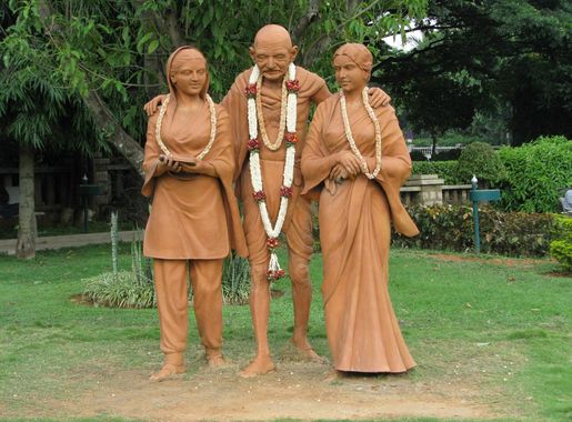 File:Gandhi MG Road Bangalore 5-31-2008 4-16-29 PM.JPG - Wikimedia Commons