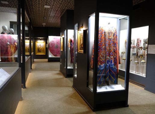 File:Textiles in the TRM.jpg - Wikipedia