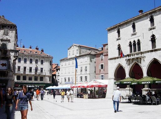 File:Narodni Trg (Pjaca).JPG - Wikipedia