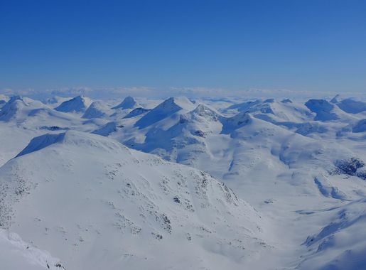 Fil:Magnificent views from Storebjørn peak towards Hurrungane and  southwestern parts of Jotunheimen National Park.jpg – Wikipedia