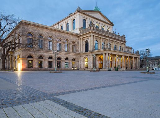 File:Opera house Opernplatz Mitte Hannover Germany.jpg - Wikimedia Commons